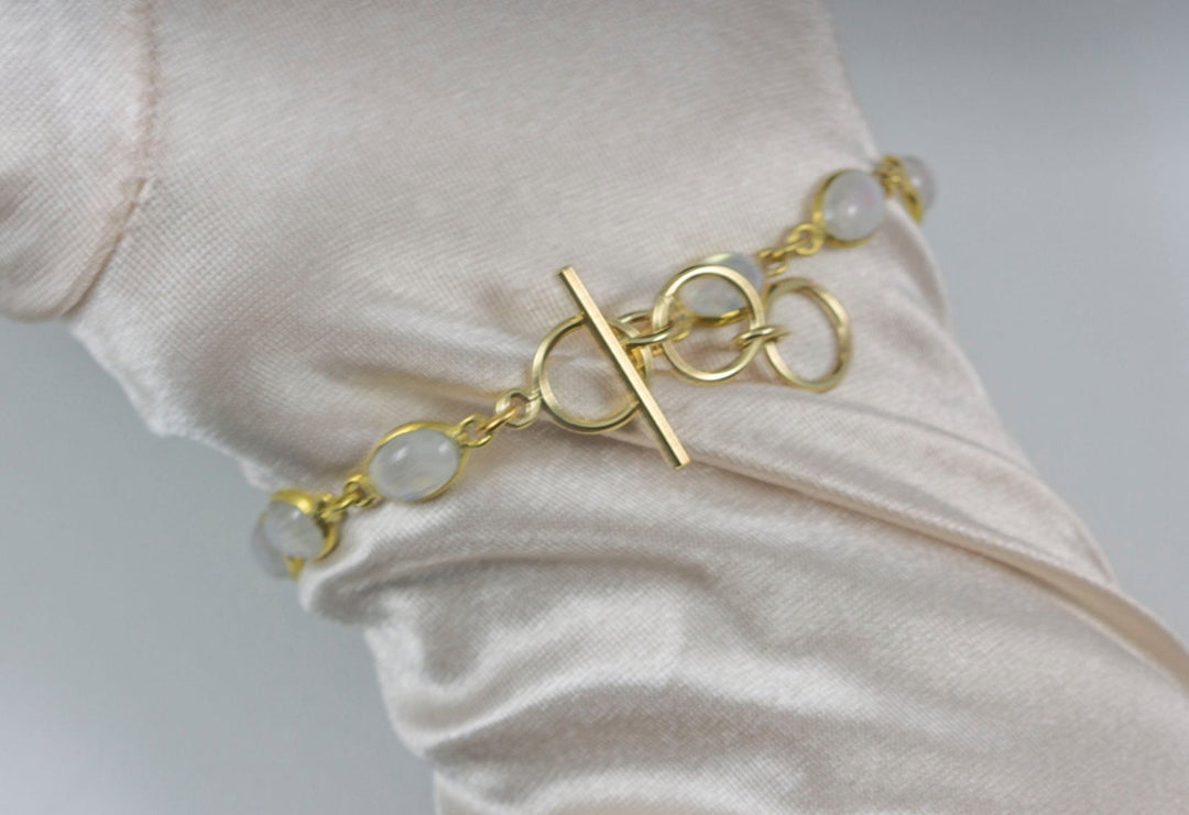 Moonstone Bracelet Bezel Set Vermeil Toggle Clasp Smooth Rainbow 14k Gold Filled 7 8 Inches Natural Rainbow Blue Flash Smooth Adjustable